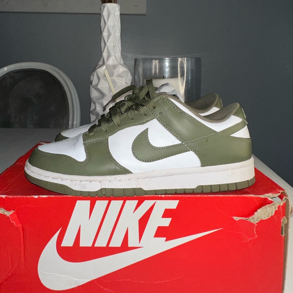 Nike Dunk “MEDIUM OLIVE”